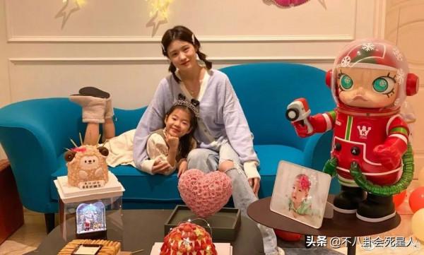 內地男星女兒的顏值變化，汪峰大女兒越來越美，張藝謀女兒大寬臉