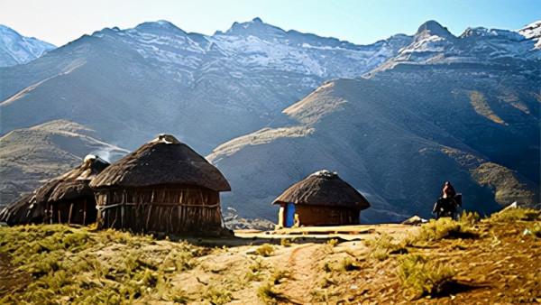 絕了！去世界上最大的“國中國”，打卡全非洲最高冷的酒吧