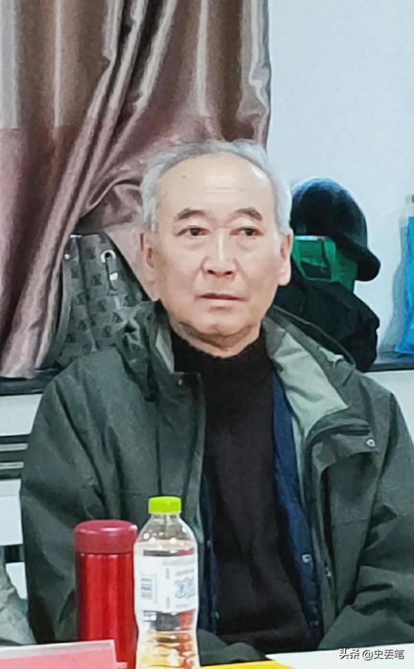 2015年他在新疆撿到一顆石頭,2個月後價格漲到120萬 2015年他在新疆撿到一顆石頭,2個月後價格漲到120萬