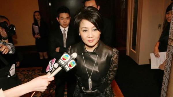 被何超瓊第一時間封殺,洗米華選擇變現7000萬走人,憑空損失11億 被何超瓊第一時間封殺,洗米華選擇變現7000萬走人,憑空損失11億