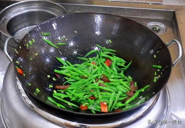廚師長教你飯店臘腸炒芸豆做法，滿滿都是小技巧，清脆可口又簡單