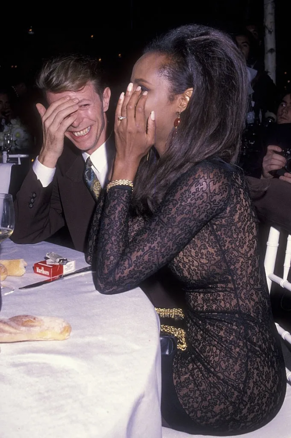 曾相愛25年瘋狂撒糖！搖滾巨星和頂級名模的神仙愛情還能更甜嗎？