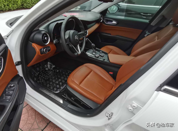 開了4年的阿爾法羅密歐朱麗葉要價19萬，買家砍價3萬！賣家：成交