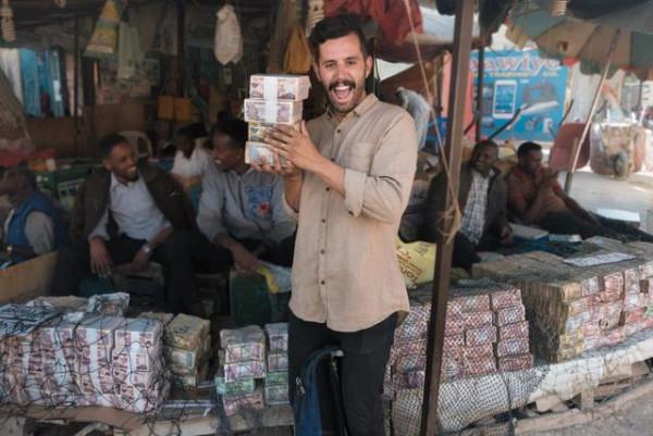 靠賣錢為生的國家！10塊錢人民幣相當於鉅款，大街上隨處可見鈔票