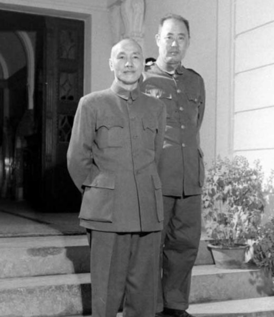 周恩來宣佈任命決定,傅作義當場掩面大哭,高呼:毛主席萬歲 周恩來宣佈任命決定,傅作義當場掩面大哭,高呼:毛主席萬歲