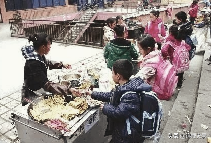 1990年,北大22歲才女遠嫁非洲,產下2子後分居,如今過得怎麼樣? 1990年,北大22歲才女遠嫁非洲,產下2子後分居,如今過得怎麼樣?