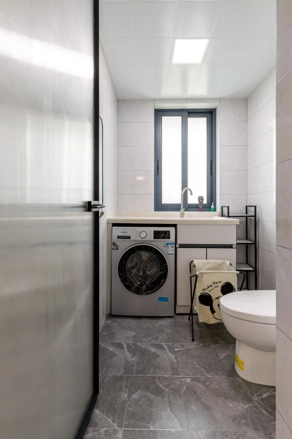 絕了！90㎡老房改造成“極簡黑白灰”，高階感爆棚