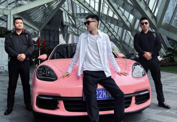 丹sir與李耀陽孩子撫養權終於落幕，李耀陽暗指丹sir開專場