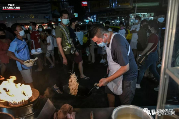 泰國新年眾生相：唐人街人山人海，交通死超新冠，餐廳客聚眾嗑藥