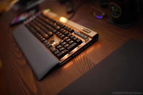 美商海盜船K100璀璨金機械鍵盤賞析 美商海盜船K100璀璨金機械鍵盤賞析