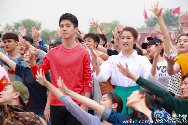 陽光少年劉昊然和關曉彤的合照,你喜歡他們合唱的歌曲嗎? 陽光少年劉昊然和關曉彤的合照,你喜歡他們合唱的歌曲嗎?