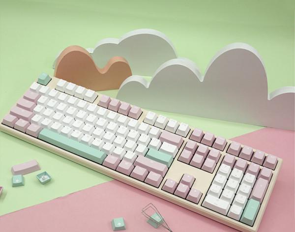 對於熱愛電競遊戲的她，這個情人節你要送什麼？