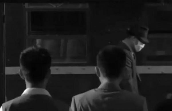 1999年老人拿著報紙失聲痛哭:這麼多年,我的身份終於可以公開了 1999年老人拿著報紙失聲痛哭:這麼多年,我的身份終於可以公開了