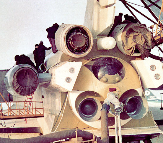 原來暴風雪號太空梭不只一架,曾身綁4臺AL31,自行從機場起飛 原來暴風雪號太空梭不只一架,曾身綁4臺AL31,自行從機場起飛