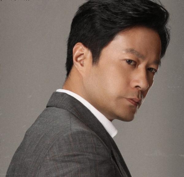 《掃黑風暴》譚凱：未學表演，為單身老媽回家鄉，48歲不強求愛情