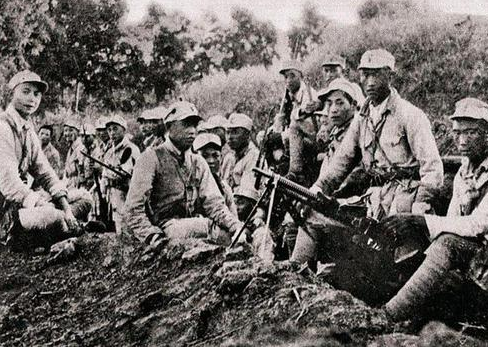 三萬紅軍被30萬敵軍包圍，偉人下令睡三天輕鬆破解，最終反敗為勝