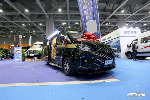體現一車商旅兩用性，配置功能豐富！福客特黑騎士總裁版房車