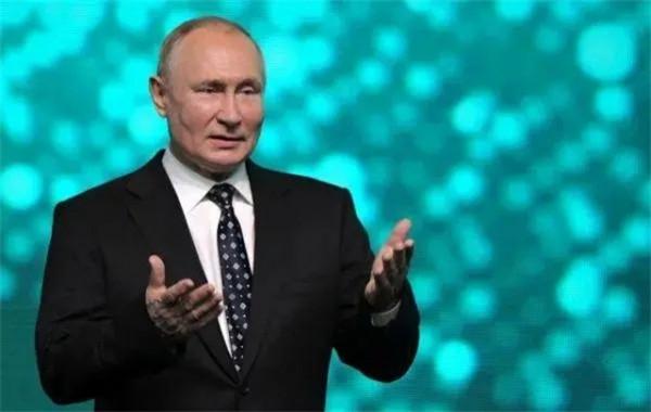 普京曾回憶起薩達姆和卡扎菲,還告訴阿拉伯記者,為何支援敘利亞 普京曾回憶起薩達姆和卡扎菲,還告訴阿拉伯記者,為何支援敘利亞