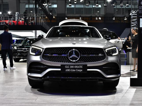 新款賓士轎跑GLC上市：起步2.0T+9AT，配置升級，頂配降價1.7萬！