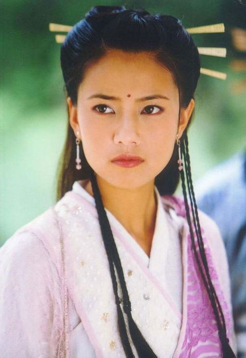 周海媚變滅絕師太，葉童一人演三代，翻拍劇裡多少熟臉在賣情懷？