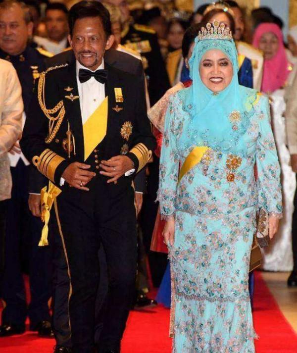 汶萊王后：嫁身家700億表哥，&OpenCurlyDoubleQuote;趕走&rdquo;2個美貌王妃，穩坐中宮56年