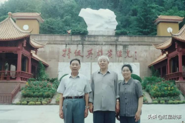 上甘嶺戰役中的通訊員小兵 上甘嶺戰役中的通訊員小兵