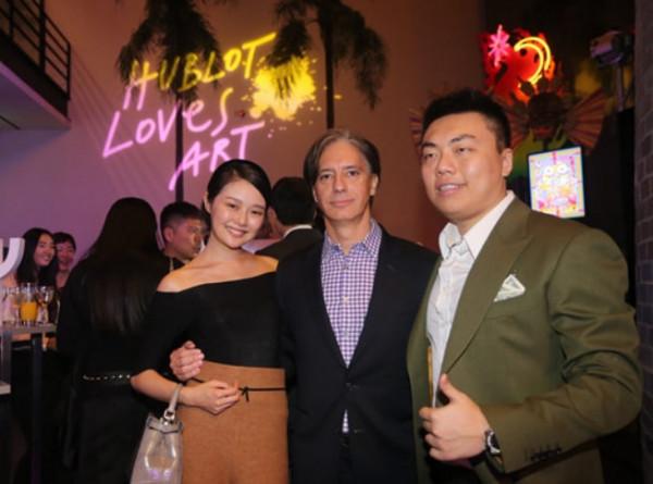 “京圈貴婦”晚晚：一個“大餅臉網紅”的“借夫上位”史