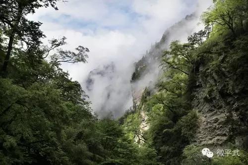 “中國黃石公園”—虎牙大峽谷