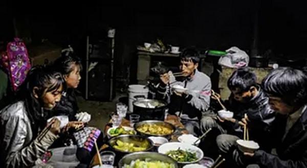 雲南深山一家六口，沒鄰居沒訊號、沒戶口，如今得到社會各界幫助