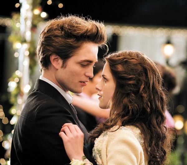 《暮光之城》14年後演員現狀：男主長殘，配角逆襲，女主成贏家