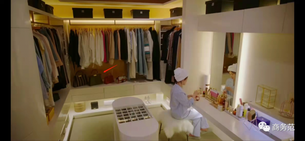 40歲宋慧喬又演女精英,戴CHAUMET拎Fendi,職場風穿搭超養眼 40歲宋慧喬又演女精英,戴CHAUMET拎Fendi,職場風穿搭超養眼