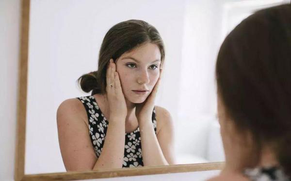 皺紋多的女性,記住2少吃、2多吃,面板慢慢變好,人更顯年輕 皺紋多的女性,記住2少吃、2多吃,面板慢慢變好,人更顯年輕