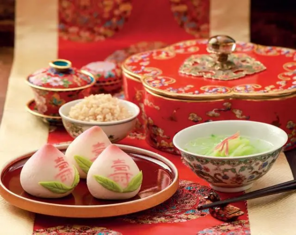 你收到一封來自皇帝的生日趴邀請函 你收到一封來自皇帝的生日趴邀請函