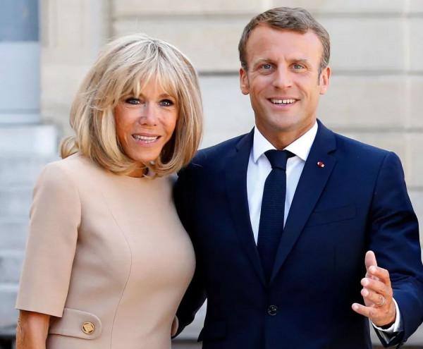 14年前馬克龍結婚,布麗吉特牽著孫女的手嫁給他,真愛和年齡無關 14年前馬克龍結婚,布麗吉特牽著孫女的手嫁給他,真愛和年齡無關