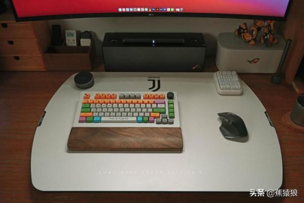 不到半年時間，接著折騰最佳化桌面，再SHOW一次