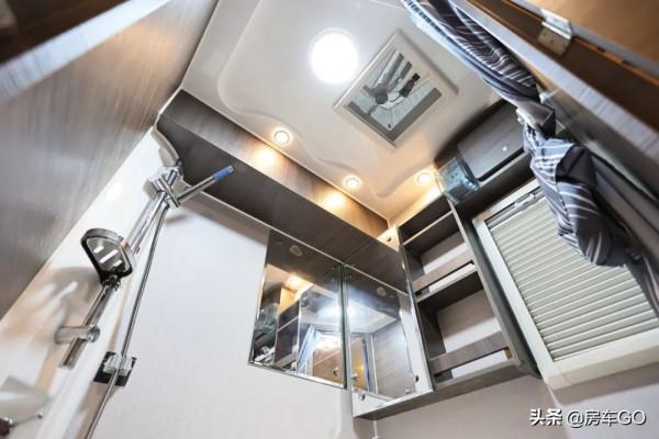 6座雙臥獨立淋浴房車,獨特佈局加大生活區,適合一家人長途旅行 6座雙臥獨立淋浴房車,獨特佈局加大生活區,適合一家人長途旅行