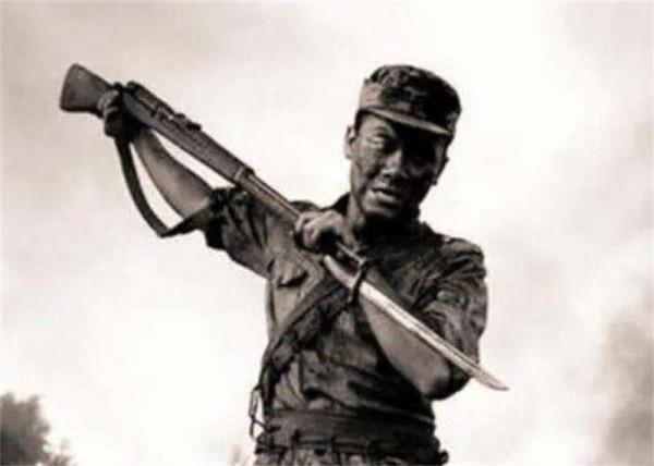 綽號呂布，一戰砍死27個日寇，榮立8次一等功，毛澤東：你很厲害