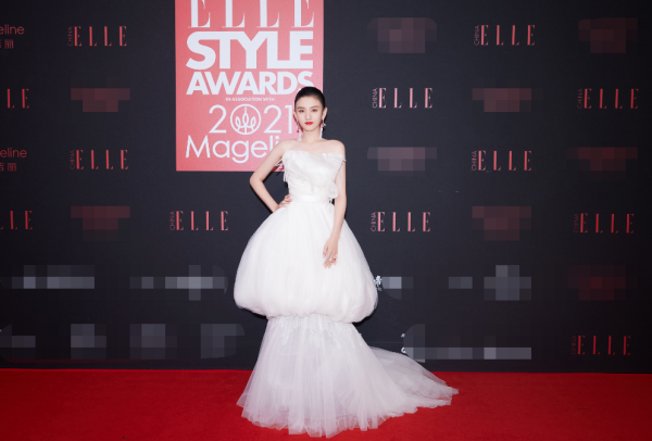 ELLE紅毯:熱巴唐嫣翻車、關曉彤照騙,劉詩詩娜扎變花仙子太驚豔 ELLE紅毯:熱巴唐嫣翻車、關曉彤照騙,劉詩詩娜扎變花仙子太驚豔