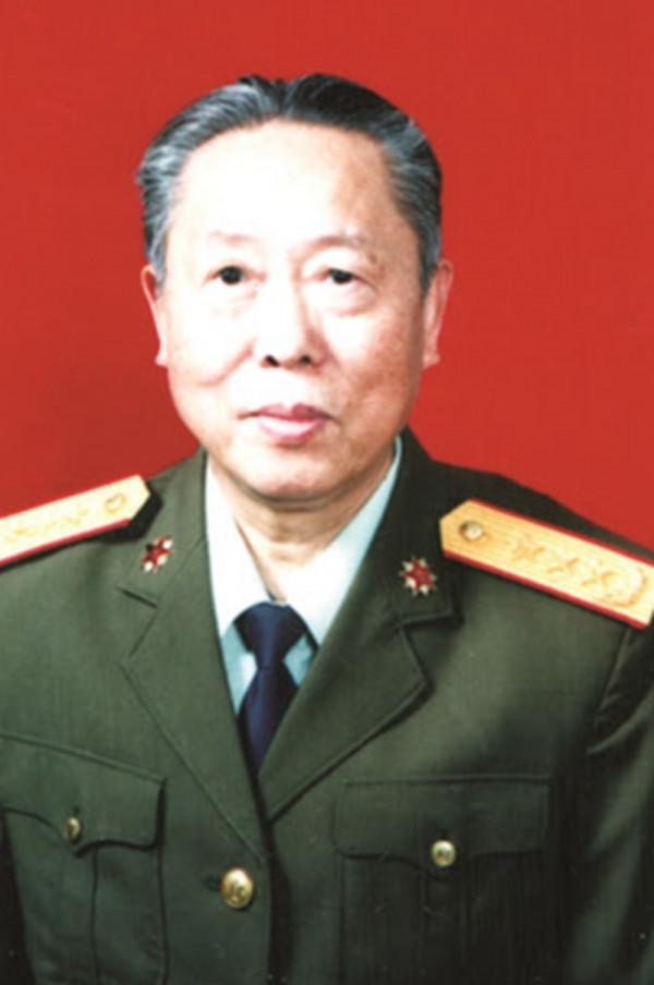 他曾擔任瀋陽軍區副政委，58歲升少將，60歲升中將，64歲升上將