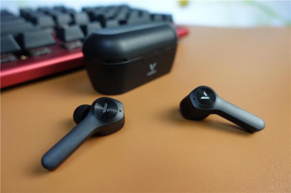 專為遊戲愛好者打造的藍芽耳機，你見過嗎，雷柏VM700S耳機體驗