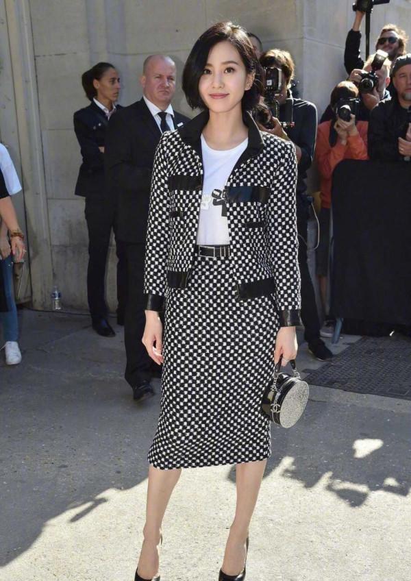 劉詩詩這回美到國外去,穿棋盤格套裝配波波頭,高階不說還貴氣 劉詩詩這回美到國外去,穿棋盤格套裝配波波頭,高階不說還貴氣