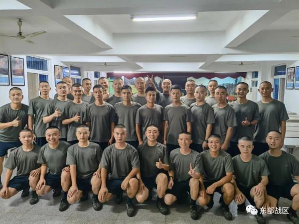 強！這批新兵全是大學生，來自復旦、同濟、上海交大等9所高校