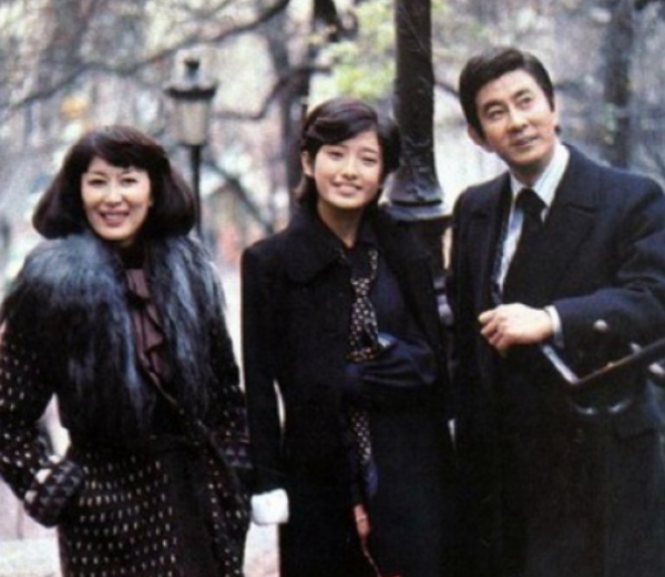 攜手妻子40年，82歲臨終前病房娶初戀，宇津井健：我一直想這樣做