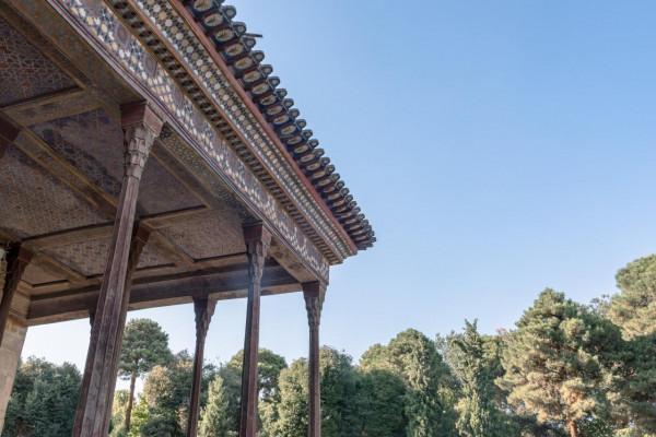 在伊朗旅行被當地人要求合照，原來是因為我身上的漢服太美