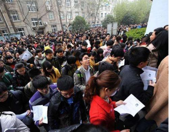 比公務員更好考的4大“鐵飯碗”,競爭壓力小,待遇比公務員吃香 比公務員更好考的4大“鐵飯碗”,競爭壓力小,待遇比公務員吃香