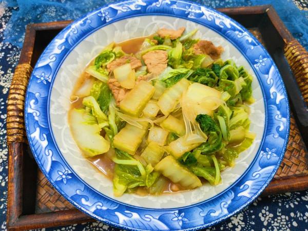 冬天燉白菜，多加2樣食材，白菜軟爛好吃，家人特別喜歡