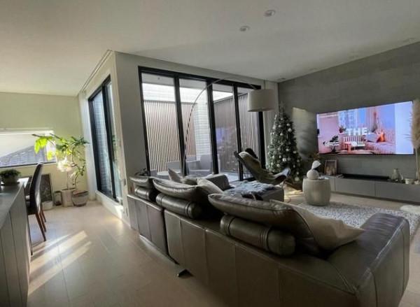 她家125平，全屋不豪華，但卻高階感十足，光一個陽臺就把人迷住