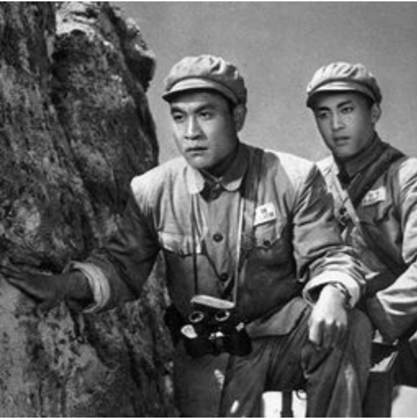 345高地爭奪，我方炮彈貼著山皮打入敵群，步兵：這是敵人的炮？