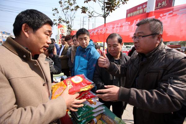 農服來了，中小農資企業生存空間被進一步擠壓，逃不出代工廠命運