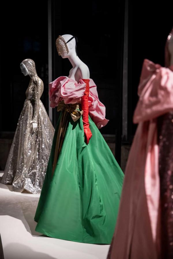 ​是我瘋了還是關曉彤真的變時髦了？